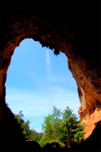 Waterfall Through the Hole (38080656925)