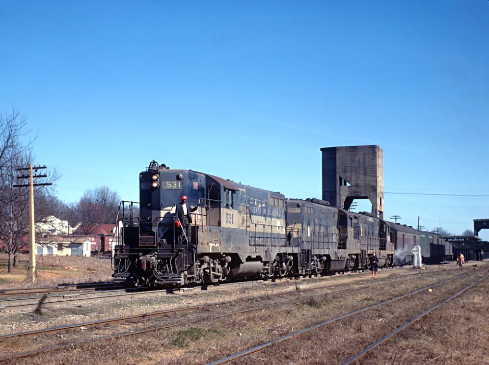 Western Railway of Alabama GP9 531 with Train 37, The Crescent, at Opelika, AL in February 1968 (25449723721)