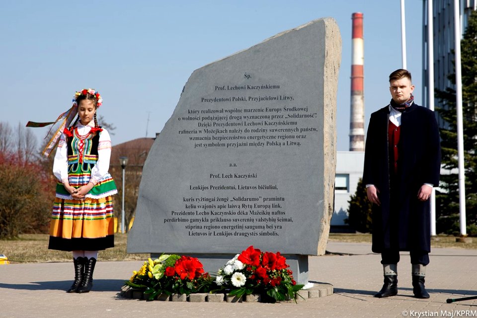 Wizyta na Litwie. Odsłonięcie Kamienia Pamięci Prezydenta Rzeczypospolitej Polskiej Lecha Kaczyńskiego (1)