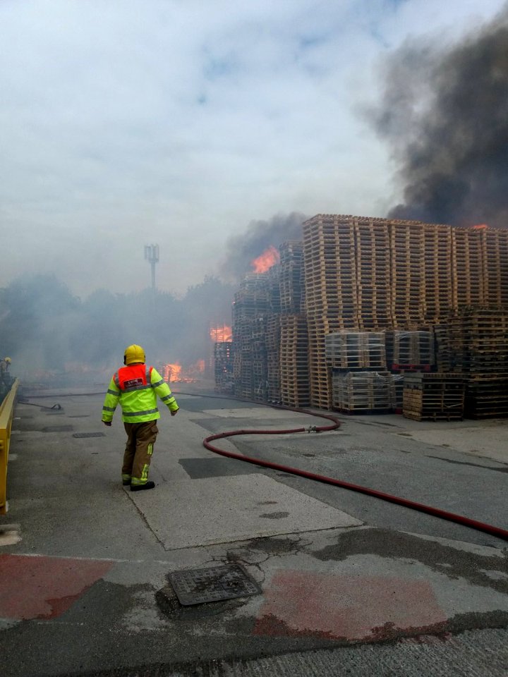 WInsford Pallet Fire 24