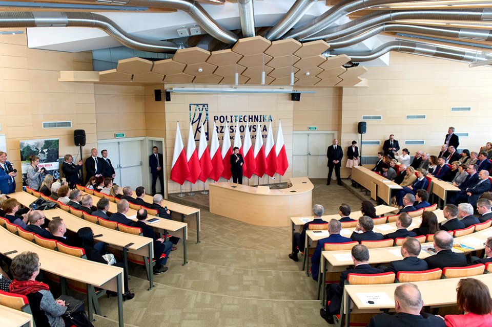 Wizyta premier Beaty Szydło w Stalowej Woli (26089393753)