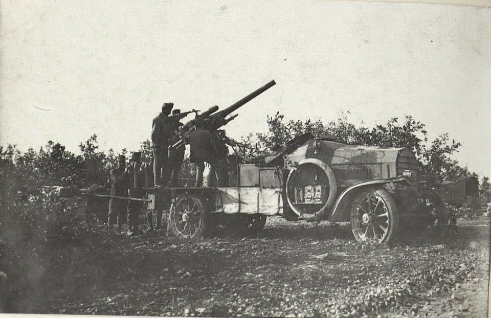 Automobilisierte Fliegerabwehrkanone a.d.Isonzofront (BildID 15606425)