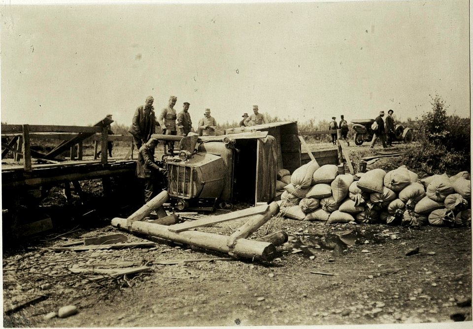 Autounfall am Kolonnenwege bei Stryj. (BildID 15431541)