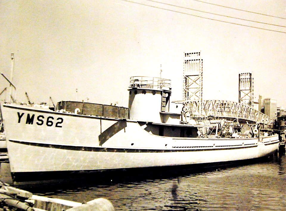 Auxiliary Motor Mine Sweeper USS YMS-62 shown after completion, April 1942 (27162757980)