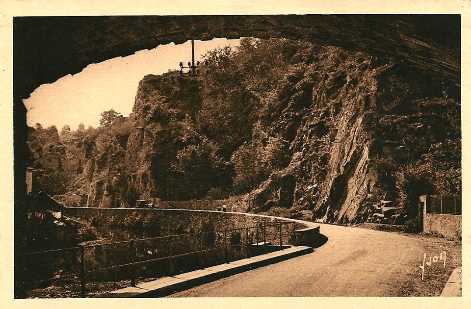Avallon-Rochers Cousin-01