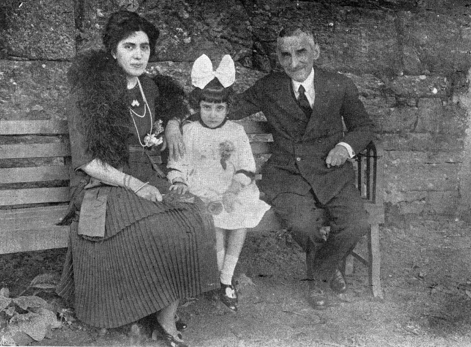 Avelino Montero Villegas coa súa muller e filla 1920