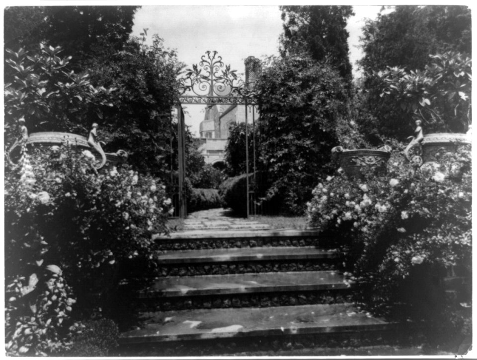 Planting Fields William Robertson Coe house, 1395 Planting Fields Road, Oyster Bay, New York. Entrance gates to Blue Pool Garden and tea house LCCN2002717858