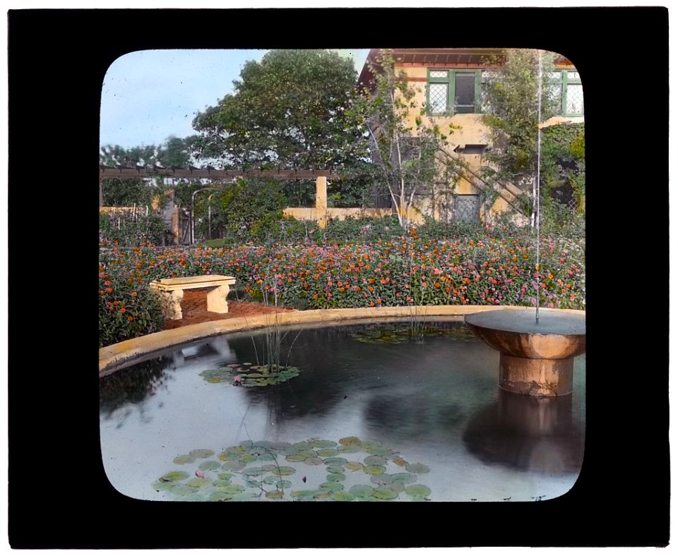 Près Choisis, Albert Herter house, Georgica Pond, East Hampton, New York. Fountain in orange and yellow garden LCCN2008675634