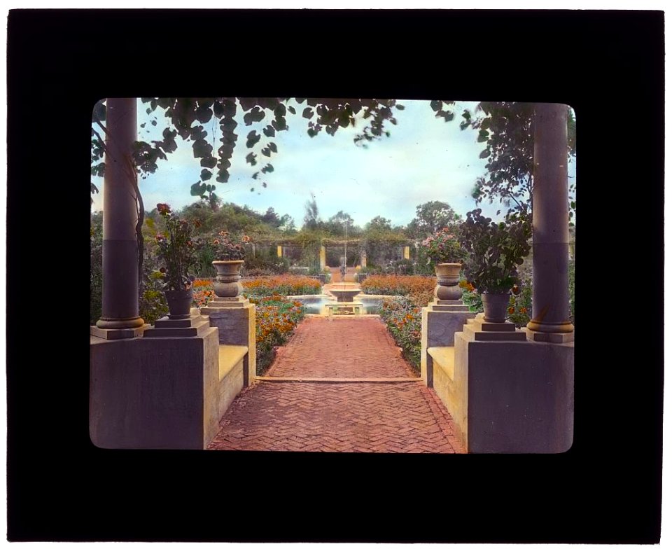 Près Choisis, Albert Herter house, Georgica Pond, East Hampton, New York. View from house to orange and yellow garden LCCN2008675721