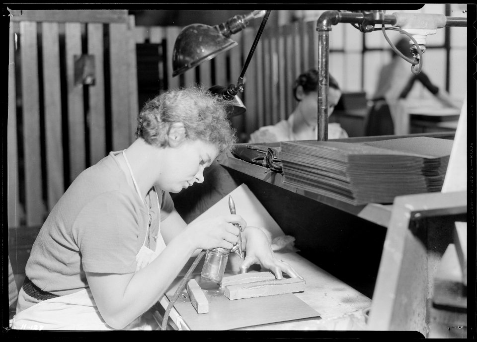 Sallie Collins, Surgoinsville, Tennessee. She is a super- finish operator at the Kingsport Press. This operation... - NARA - 532747