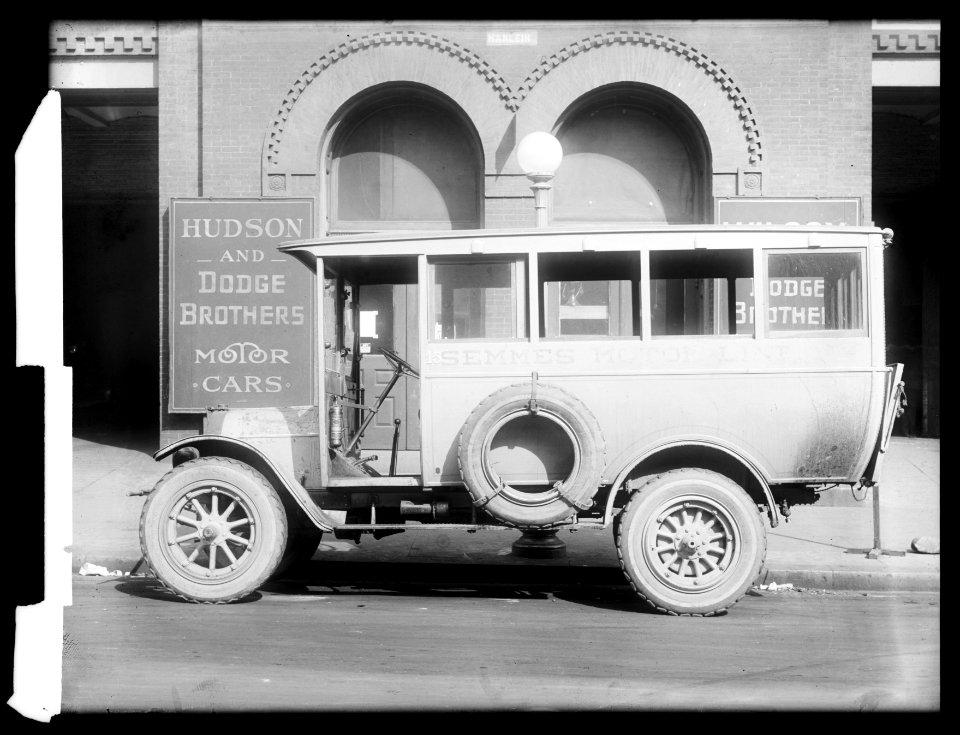 Semmes Motor Line outside Hudson and Dodge Brothers Motor Cars), July 1917 LCCN2016852589