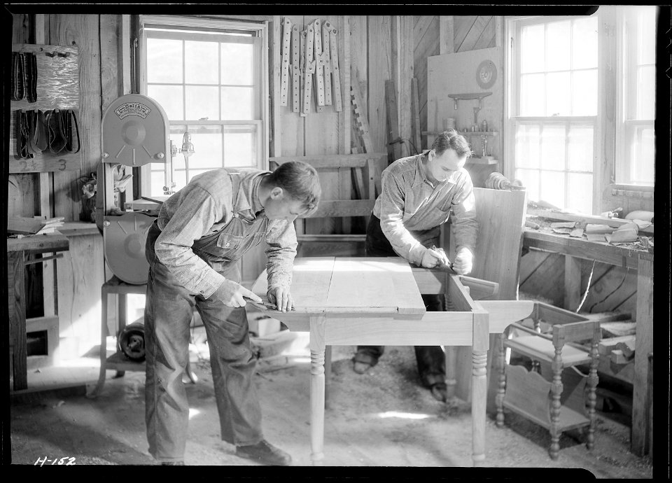 Shop of the Woodcrafters and Carvers, Gatlinburg, Tennessee. Besides making fine furniture, these two craftsmen turn... - NARA - 532771