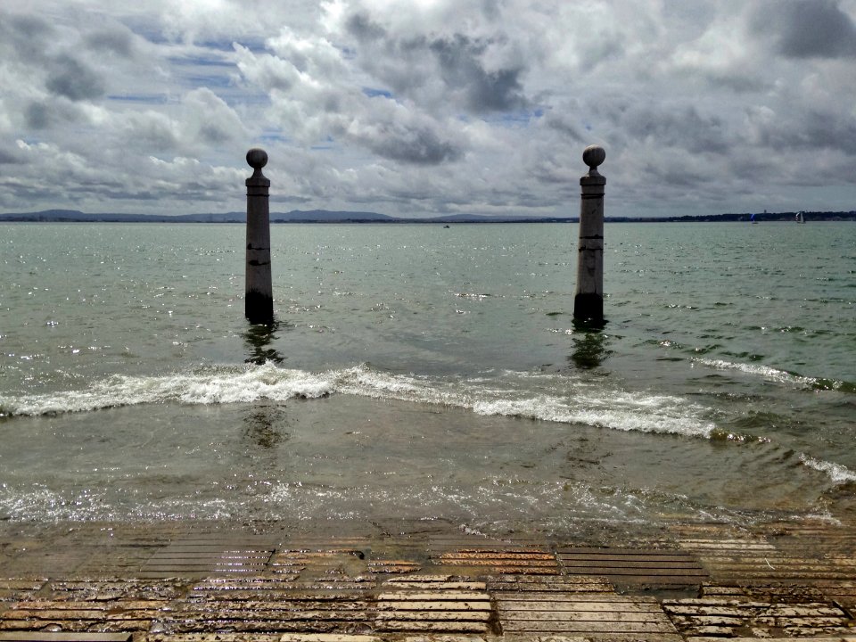 Tagus River (35092592673)