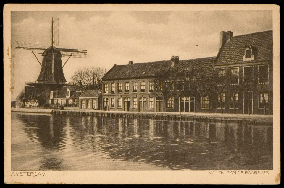 Baarsjes, nu Kostverlorenvaart met op de achtergrond de Baarsjesweg en de Krijtmolen. Uitgave B. Brouwer, Amsterdam, Afb PBKD00053000004