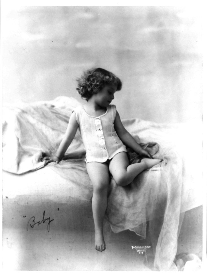 Baby - Photograph Company of Chicago. LCCN93513338