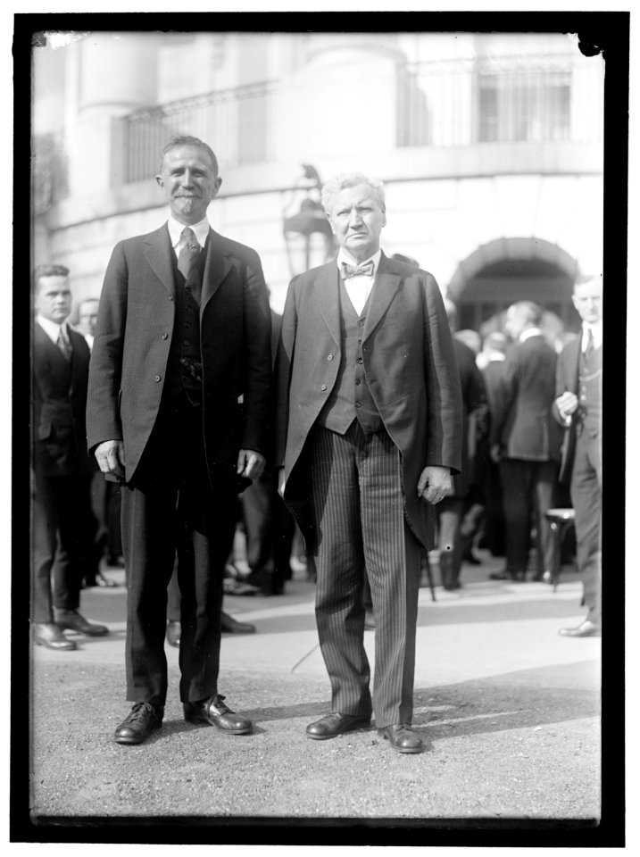 BABSON, ROGER W. OF LABOR DEPARTMENT. LEFT, WITH SEC. W.B. WILSON LCCN2016869781