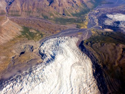 WRST glacier and braided rivers (34931953783) photo