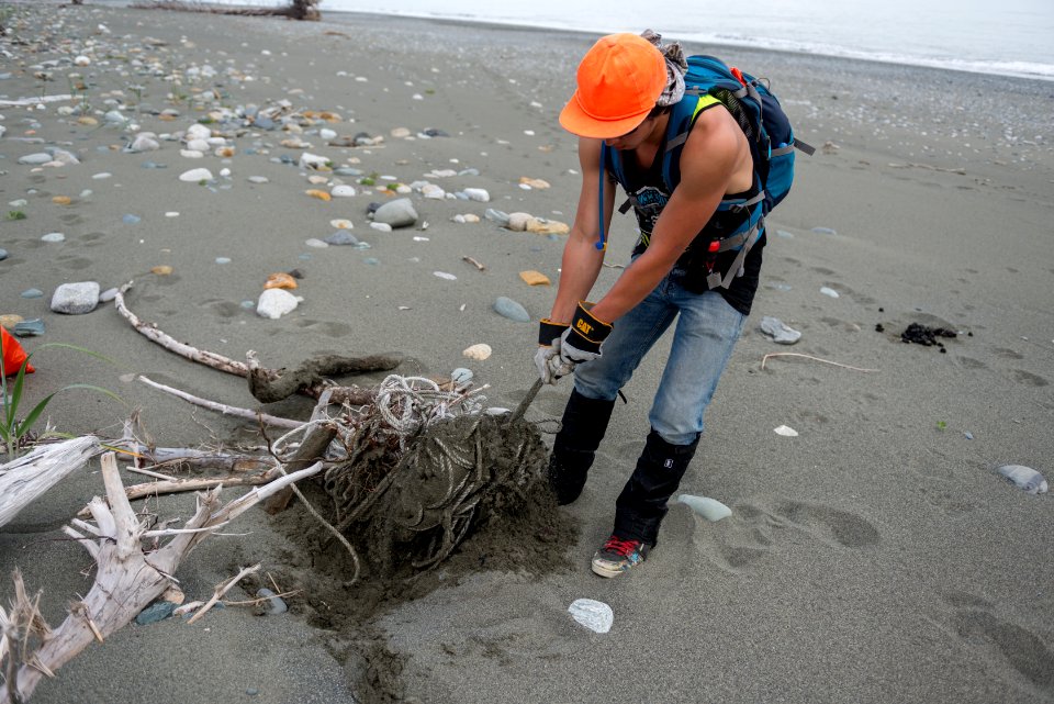 WRST Yakutat Marine Debris Cleanup 2015 (27062804543)