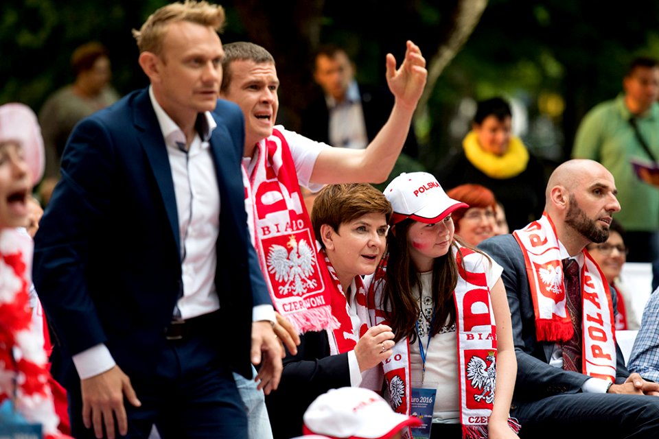Wspólne kibicowanie Biało-Czerwonym (27721905272)