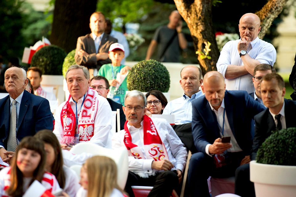 Wspólne kibicowanie Biało-Czerwonym (27788663216)
