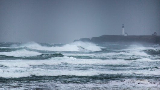 Yaquina Head lighthouse, winter storm, Oregon (25807306508)