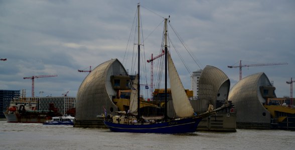Zephyr, Thames Barrier, Woolwich Reach, River Thames, Tall Ships Festivals 2017, London (33997901316) photo