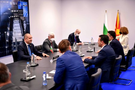 Средба на премиерот Заев и владината делегација со претседателот на Бугарија, Румен Радев -14.06.2021- (51247113756)