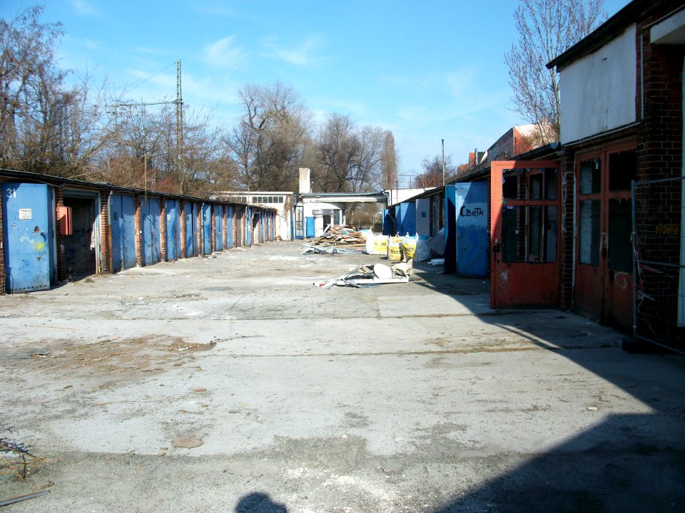 3 2012 HOLTZENDORF-GARAGE Garagenhof