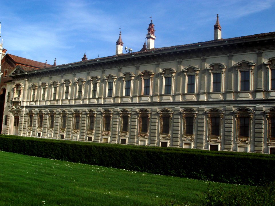 9572 - Cortile della Certosa di Pavia - Foto Giovanni Dall'Orto, 25-April-2008