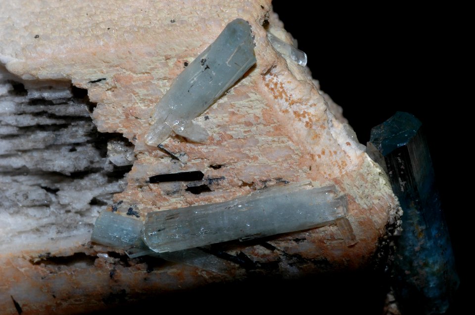 Aigue-marine, schorl, orthose