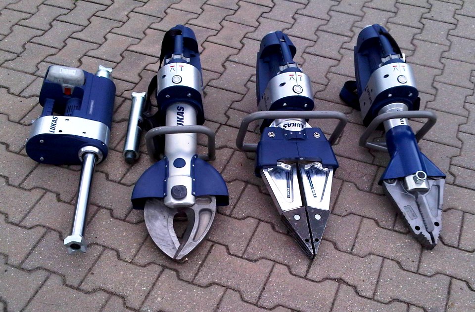 Akkubetriebener-hydraulischer-Rettungssatz