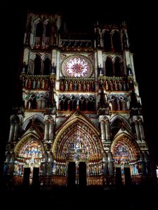 Amiens-Kathedrale-bei-Nacht photo
