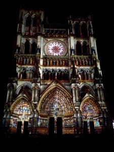 Amiens-Kathedrale-bei-Nacht