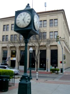 Bob Hart Square clock3