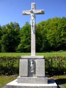 Brandlos; Friedhofskreuz ist auch Kriegerehrenmal