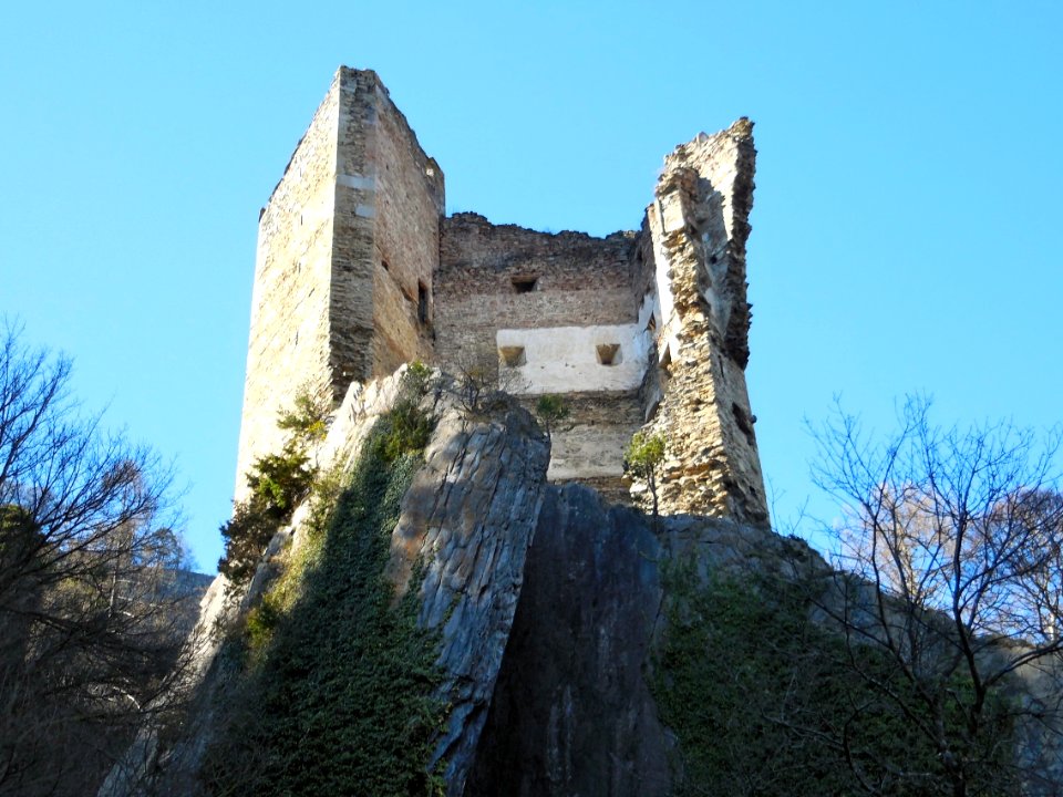 Burgruine Haldenstein Südansicht