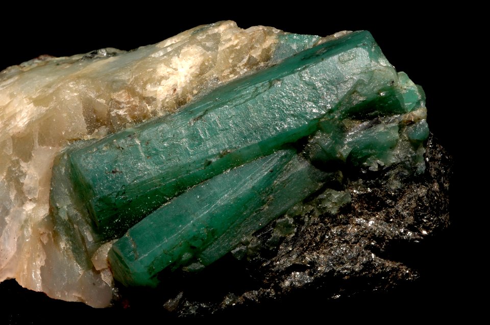 Béryl var. émeraude sur quartz (Carnaiba Mine Bahia - Brésil)