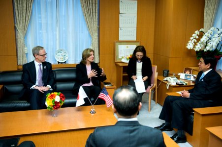 Ambassador Kennedy Meets Japan’s Education Minister Shimomura - Flickr - East Asia and Pacific Media Hub (1)