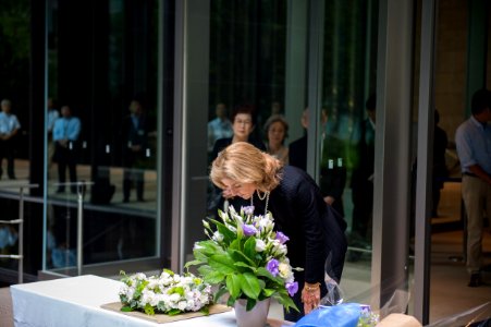 Ambassador Kennedy Pays Tribute at 9-11 Memorial - Flickr - East Asia and Pacific Media Hub (1)