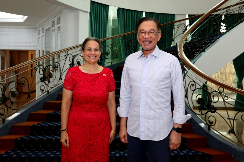 Ambassador Kamala meeting with Dato' Seri Anwar Ibrahim (48634787683)