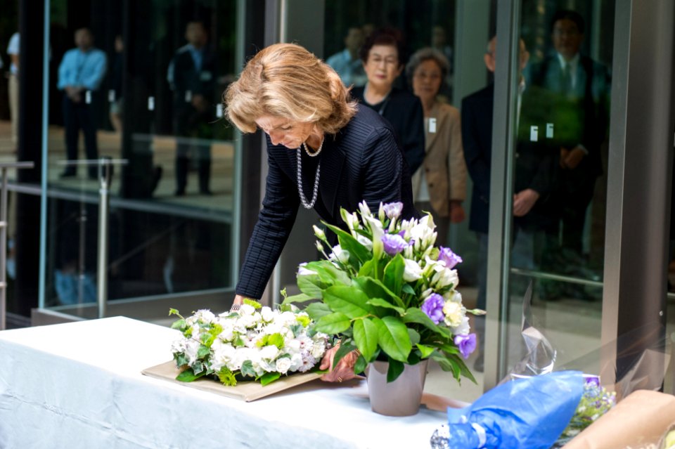 Ambassador Kennedy Pays Tribute at 9-11 Memorial - Flickr - East Asia and Pacific Media Hub (3)
