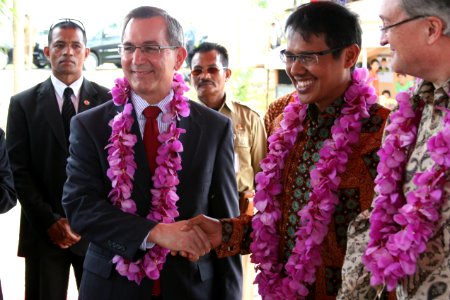 Ambassador Marciel Visits School Reconstruction Project on Anniversary of West Sumatra Earthquake (5053171132)