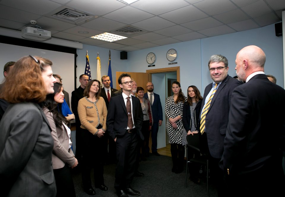 Ambassador Pyatt meets Peace Corps volunteers in Kyiv to celebrate the 55th anniversary of the Peace Corps, March 1, 2016 (25316934052)