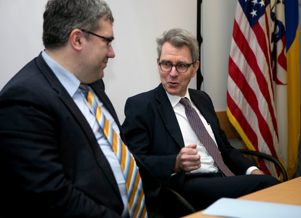 Ambassador Pyatt meets Peace Corps volunteers in Kyiv to celebrate the 55th anniversary of the Peace Corps, March 1, 2016 (25067682779)