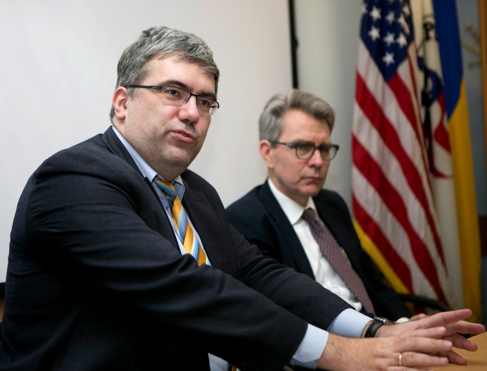 Ambassador Pyatt meets Peace Corps volunteers in Kyiv to celebrate the 55th anniversary of the Peace Corps, March 1, 2016 (25316924982)