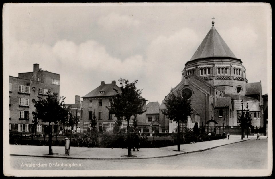 Ambonplein, R.K. Gerardus Majellakerk. Uitgave J. Sleding, Amsterdam, Afb PRKBB00325000003