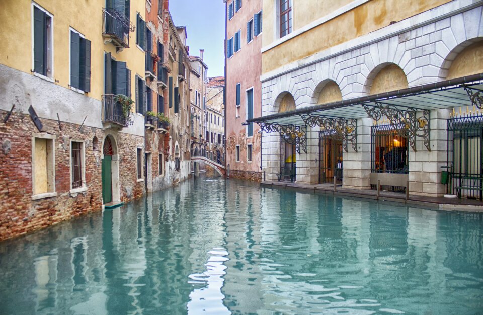 Italy building tourist