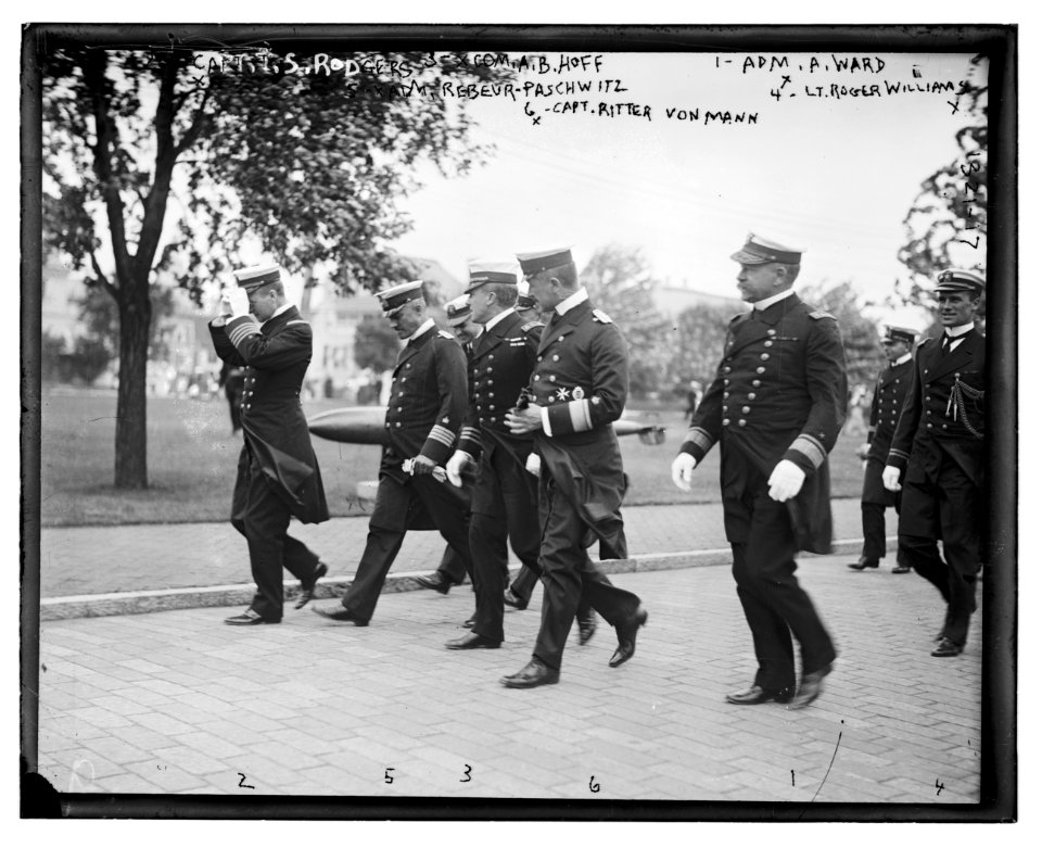 Amer. & German admirals with Count Bernstorff LCCN2014686980