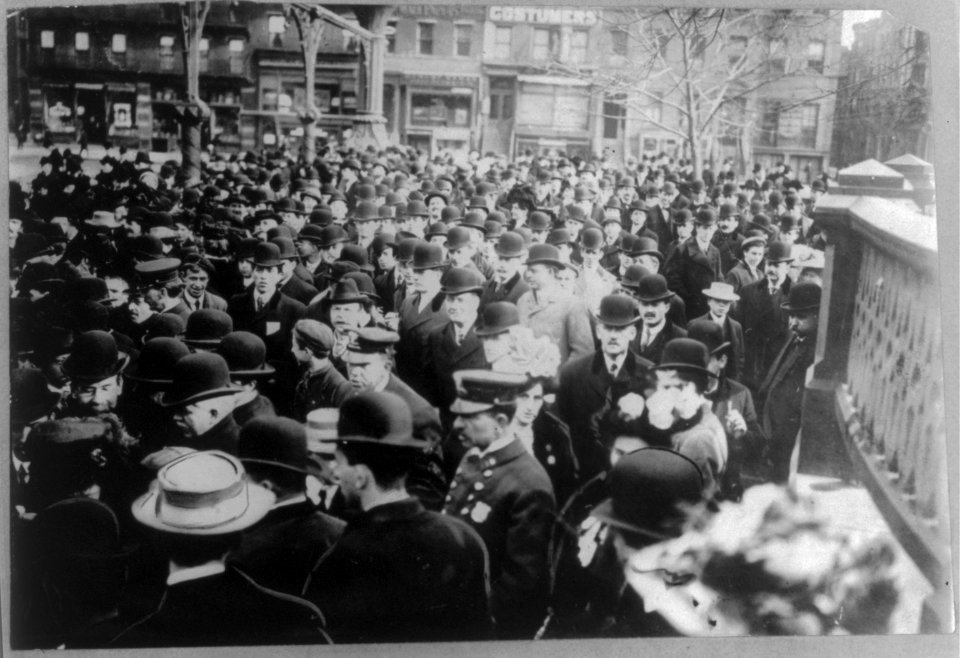 America's first Suffragette parade which marched up Broadway to Union Square, New York, Feb. 1905 LCCN2001704310