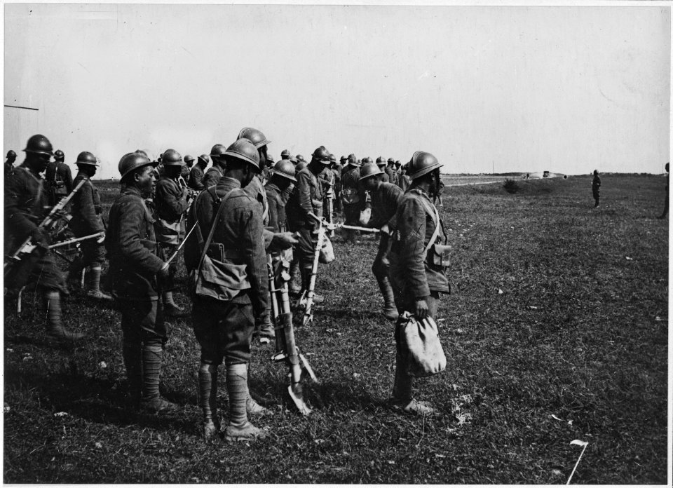 American (African American) troops camp in France. Machine gun instruction. - NARA - 533600